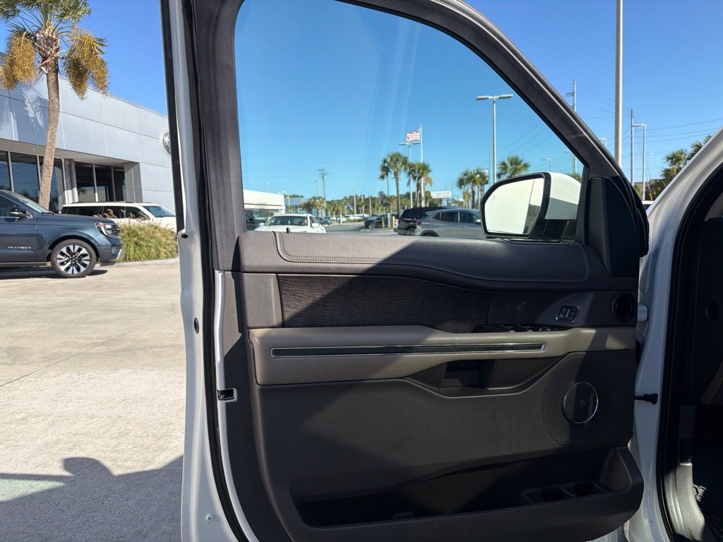 Used 2020 Ford Expedition Limited w/ Equipment Group 302A RWD image 5