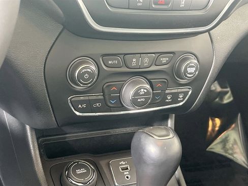 Used 2022 Jeep Cherokee Latitude Lux w/ Sun & Sound Group image 15