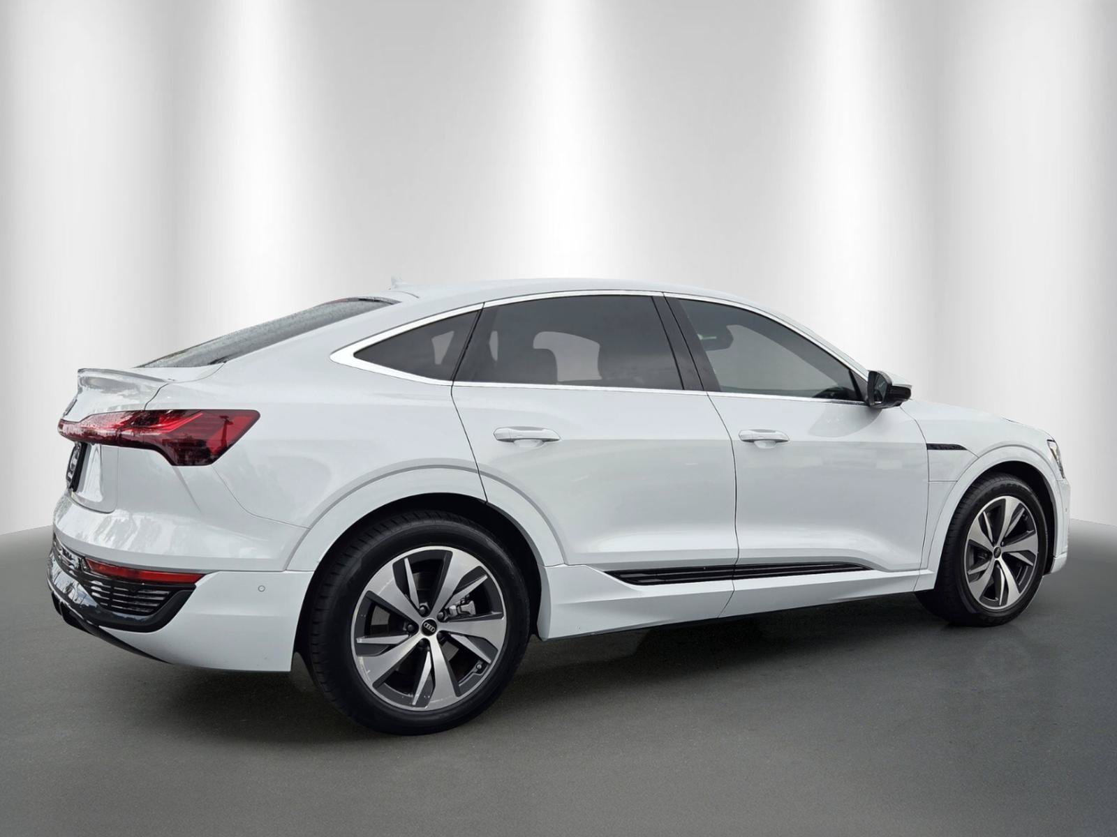 Used 2024 Audi Q8 e-tron Premium Plus AWD/4WD image 7