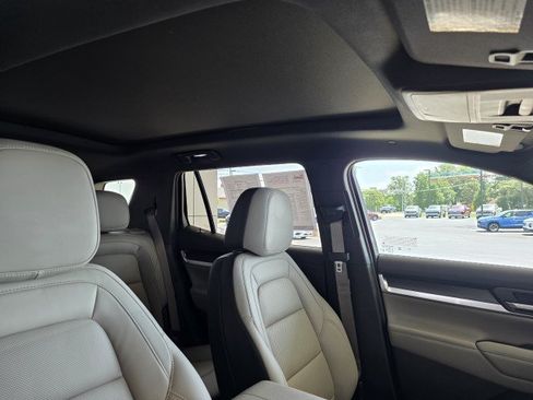 Used 2025 GMC Terrain Elevation w/ Elevation Premium Package FWD image 21