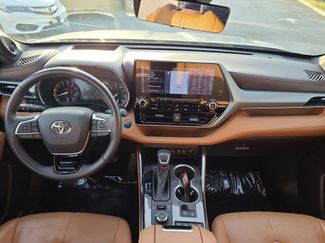 Used 2021 Toyota Highlander Platinum video 2