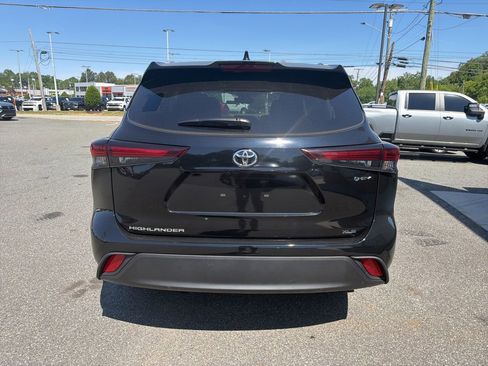 Used 2025 Toyota Highlander XLE AWD/4WD image 7
