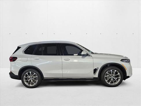Used 2026 BMW X5 sDrive40i w/ Parking Assistance Package image 4