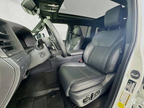 Used 2025 Lexus GX 550 w/ Accessory Package (2T) image 19