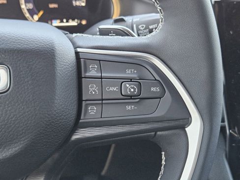 New 2025 Jeep Grand Cherokee Altitude image 30