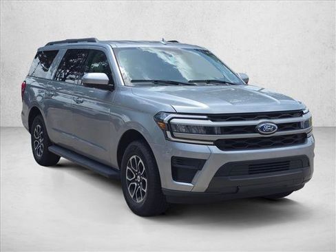 Used 2024 Ford Expedition Limited RWD image 3