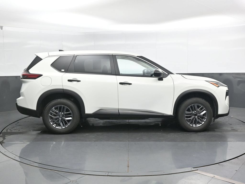 Used 2024 Nissan Rogue S AWD/4WD image 4