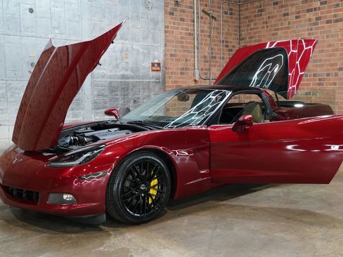 Used 2006 Chevrolet Corvette Coupe w/ Preferred Equipment Group image 22