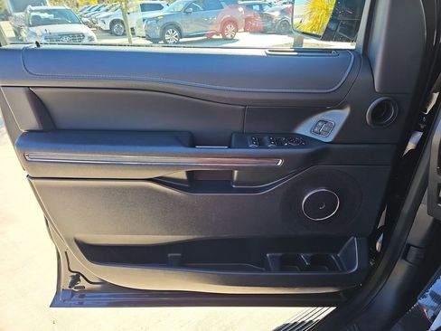 Used 2024 Ford Expedition XLT image 32