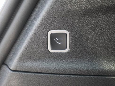 New 2026 Chrysler Pacifica Select FWD image 13