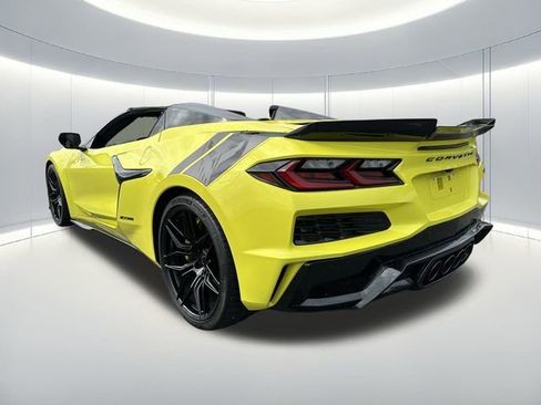 Used 2024 Chevrolet Corvette Z06 RWD image 3