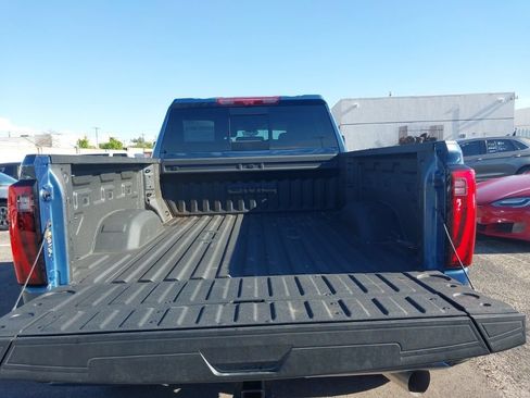 Used 2026 GMC Sierra 3500 Denali Ultimate w/ LPO, Black Badging Package AWD/4WD image 7