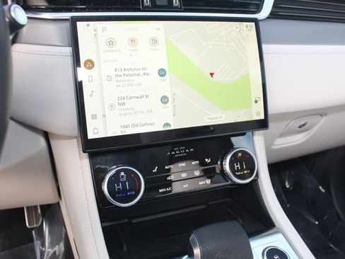 Used 2023 Jaguar F-PACE SVR image 17