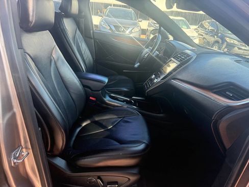 Used 2018 Lincoln MKC Reserve image 12