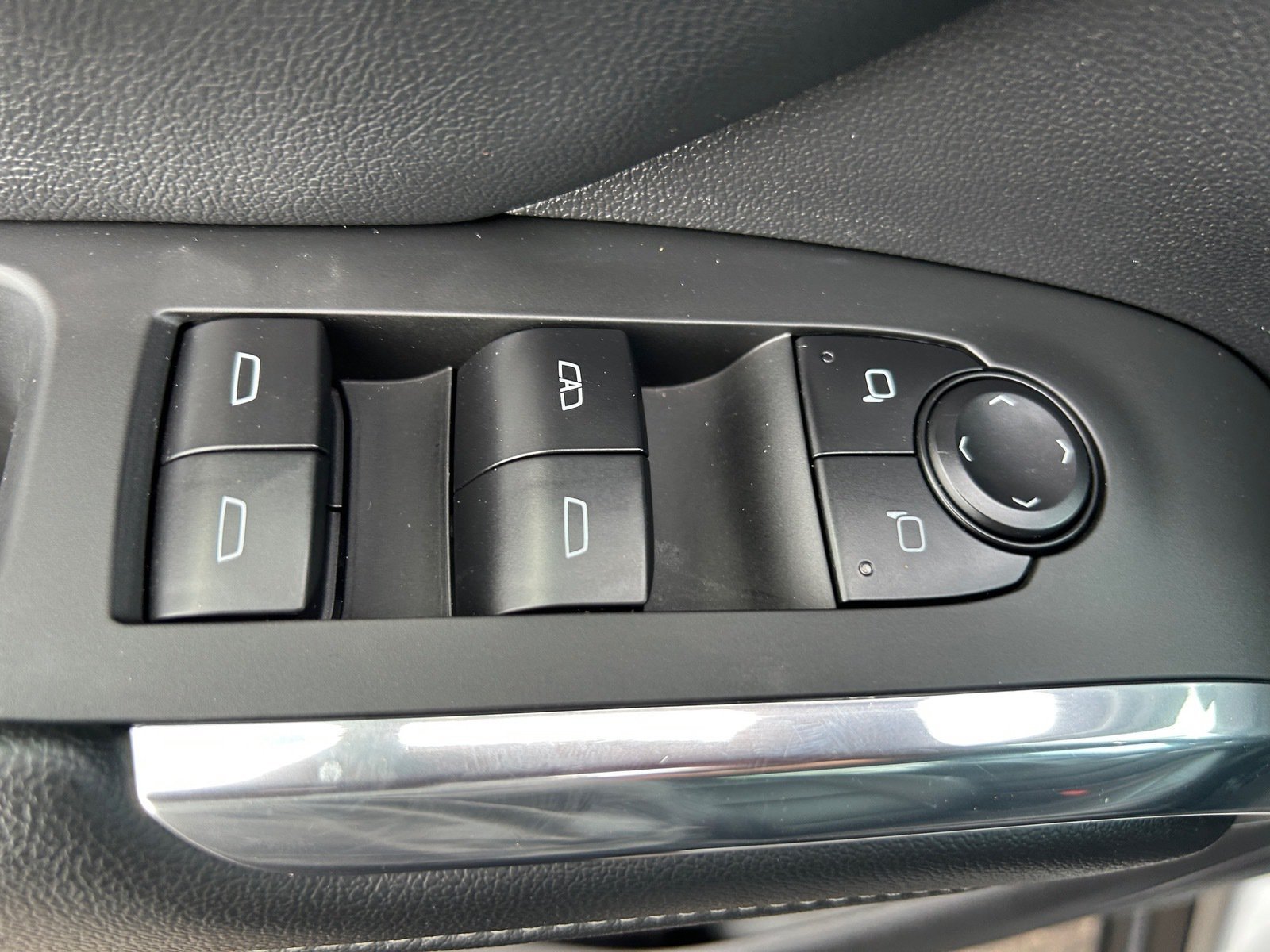 Used 2025 Chevrolet Traverse LT AWD/4WD image 22