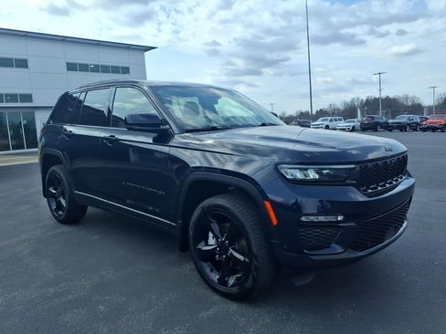 Used 2024 Jeep Grand Cherokee Limited w/ Luxury Tech Group II AWD/4WD image 7
