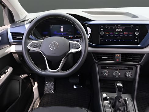 Certified 2022 Volkswagen Taos SE FWD image 15