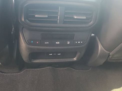 Used 2025 Honda Pilot EX-L image 25