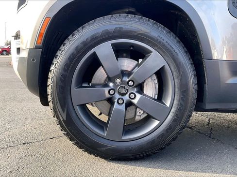 Used 2023 Land Rover Defender 110 SE image 12