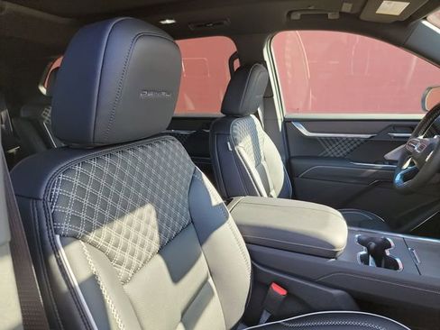 Used 2025 GMC Acadia Denali w/ Super Cruise Package image 26