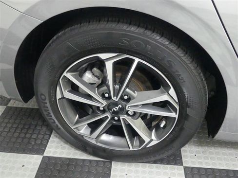 Used 2023 Kia Forte LXS w/ LXS Technology Package FWD image 17