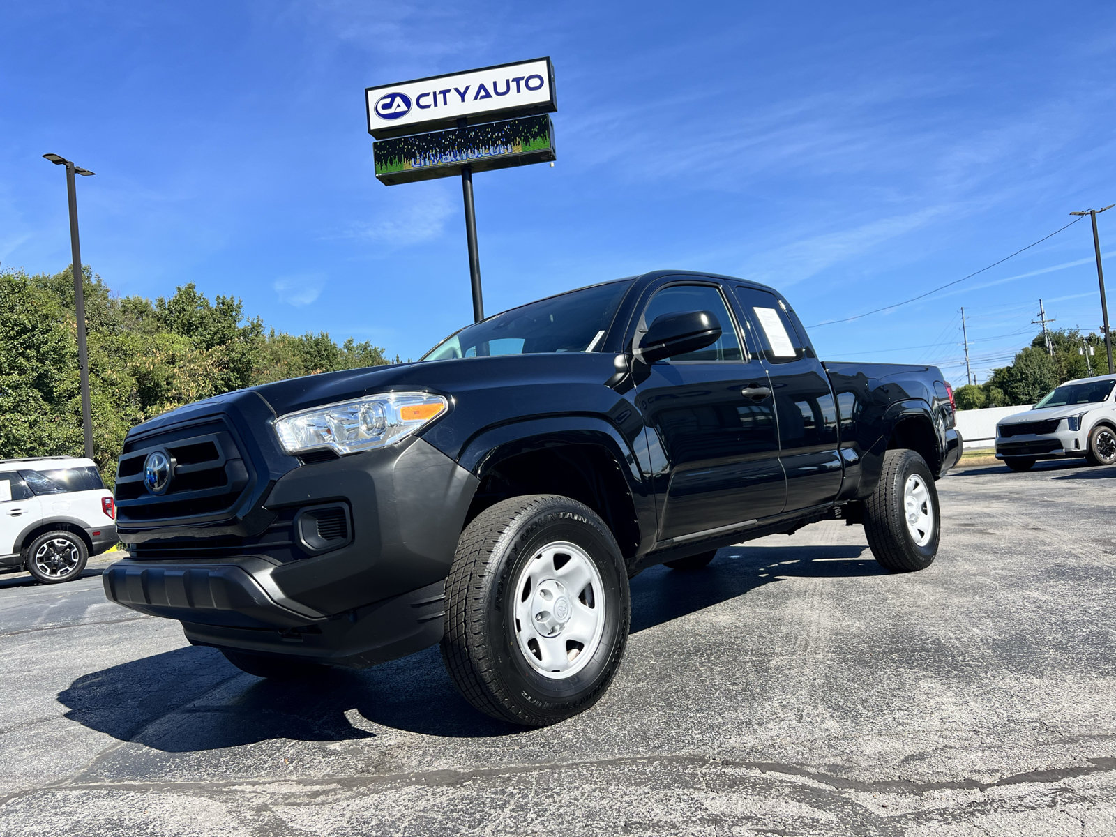 Used 2021 Toyota Tacoma SR AWD/4WD image 4