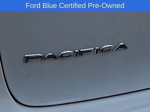 Used 2023 Chrysler Pacifica Touring-L FWD image 33