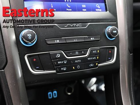 Used 2020 Ford Fusion SE FWD image 20