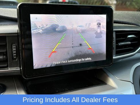 Used 2022 Ford Explorer XLT w/ Equipment Group 202A AWD/4WD image 9
