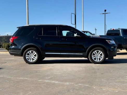 Used 2019 Ford Explorer XLT w/ Equipment Group 202A image 7