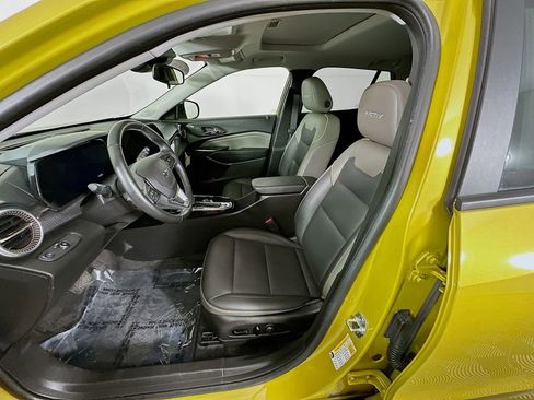 Used 2024 Chevrolet Trax ACTIV w/ Sunroof Package image 28