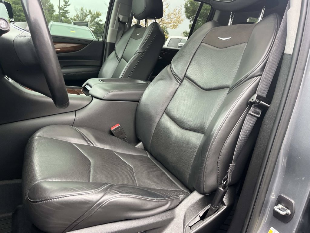 Used 2020 Cadillac Escalade ESV Premium Luxury w/ Escalade Sport Edition AWD/4WD image 38
