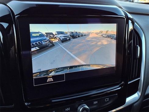 Used 2023 Chevrolet Traverse LT image 4