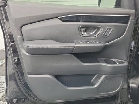 Certified 2025 Honda Pilot Touring image 18