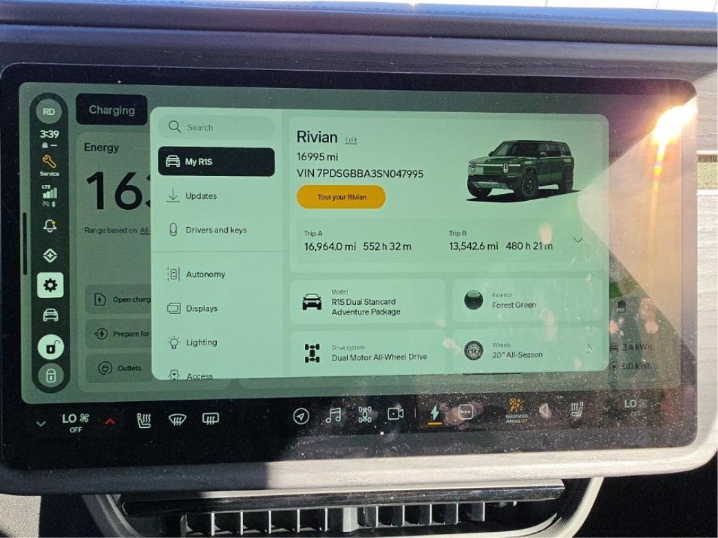 Used 2025 Rivian R1S Adventure Dual AWD/4WD image 27