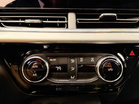 Used 2025 Chevrolet Trax LT image 24