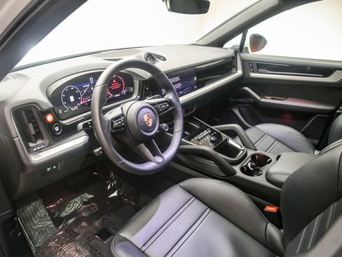 Certified 2026 Porsche Cayenne Coupe AWD/4WD image 9