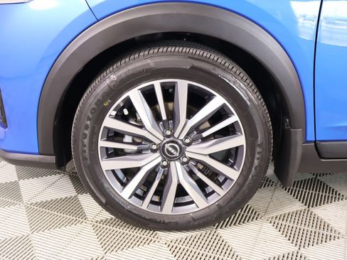Used 2024 Nissan Kicks SV w/ Interior Electronics Package FWD image 16