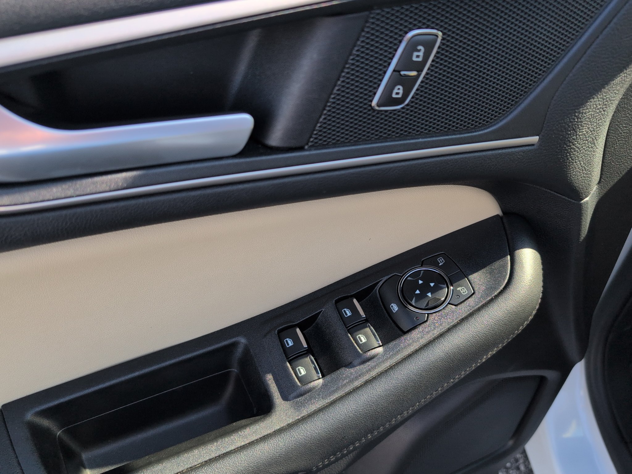 Used 2020 Ford Edge SEL w/ Convenience Package FWD image 13