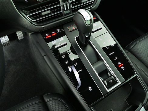 New 2026 Porsche Macan Turbo AWD/4WD image 17