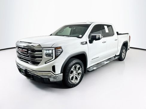 Used 2022 GMC Sierra 1500 SLT w/ X31 Off-Road Package AWD/4WD image 3