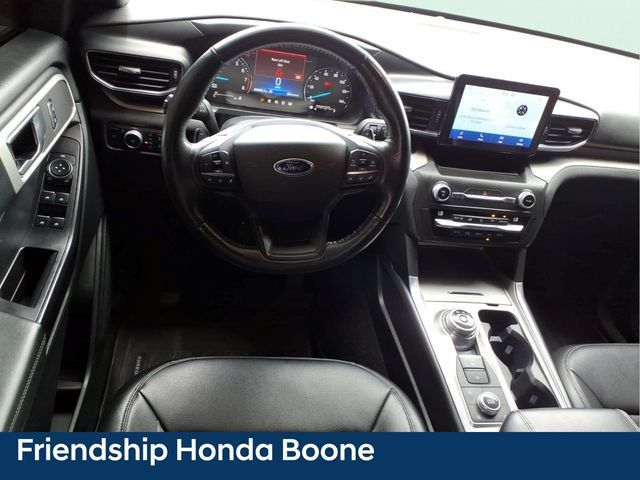 Used 2020 Ford Explorer XLT w/ Equipment Group 202A AWD/4WD image 18