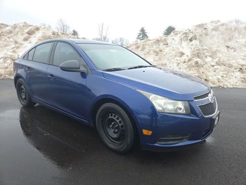 Used 2013 Chevrolet Cruze LS image 1