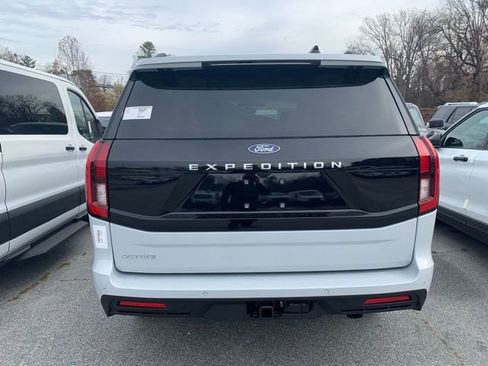 New 2025 Ford Expedition Active image 18