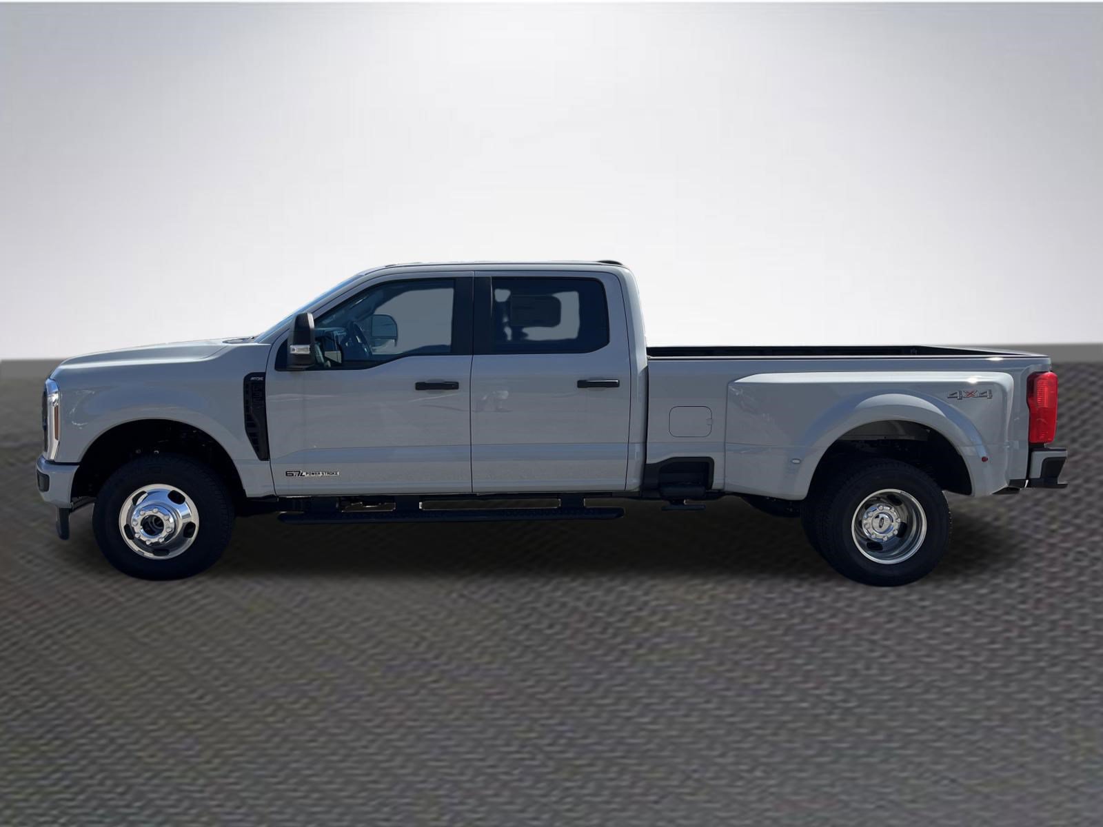 New 2026 Ford F350 XL w/ STX Appearance Package AWD/4WD image 4