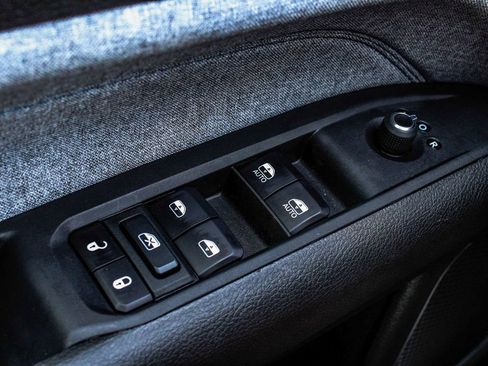 Used 2024 Jeep Compass Latitude image 10