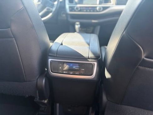 Used 2019 Toyota Highlander XLE AWD/4WD image 13