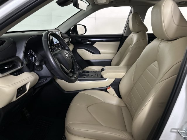 Used 2024 Toyota Highlander XLE AWD/4WD image 20