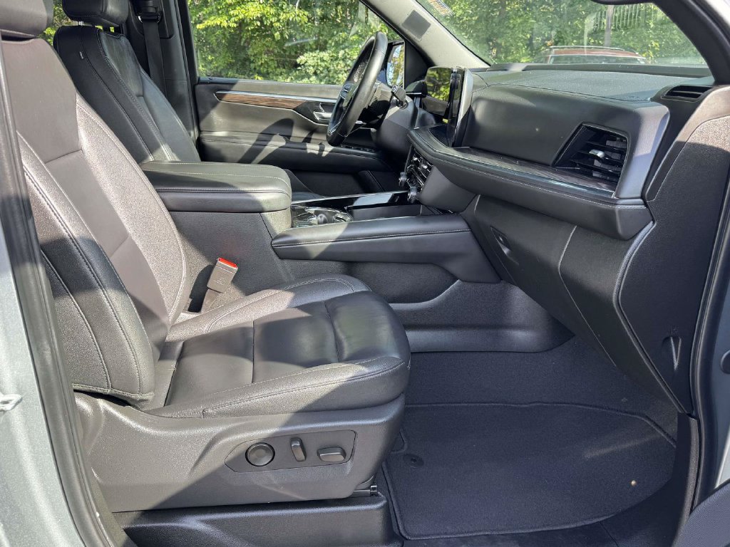 Used 2025 Chevrolet Suburban Z71 AWD/4WD image 15