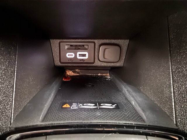 Used 2022 Chevrolet Bolt LT w/ Infotainment Package FWD image 34